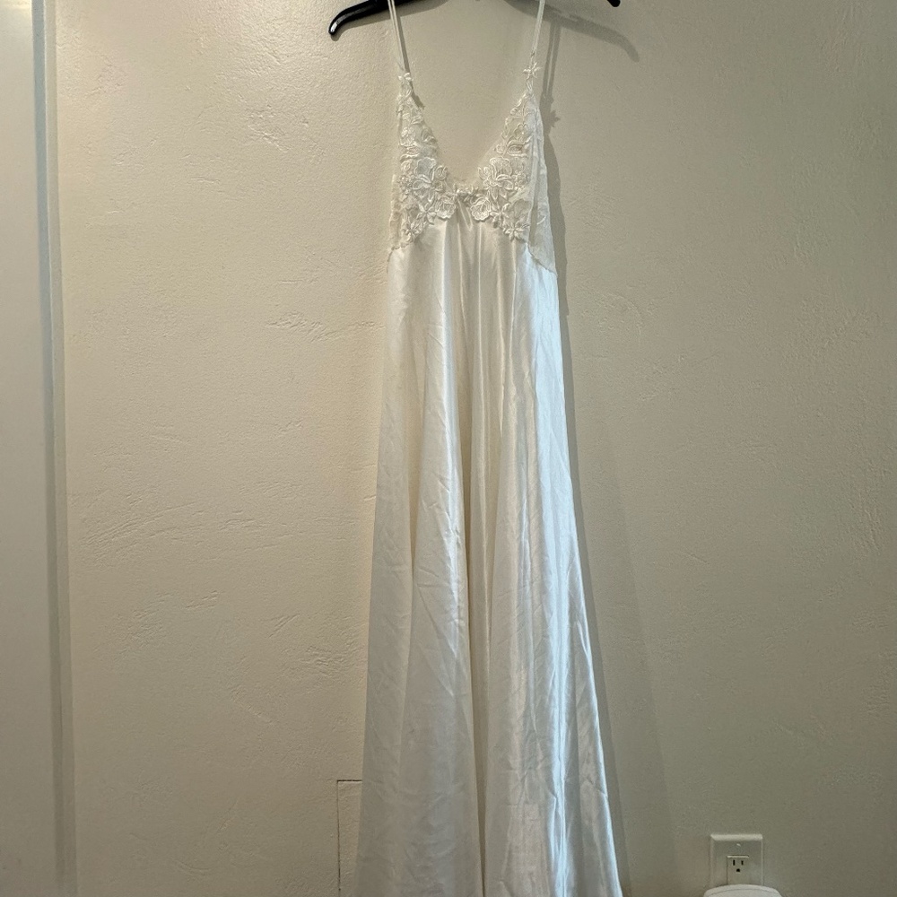 STUNNING SATIN JONQUIL SLIP
